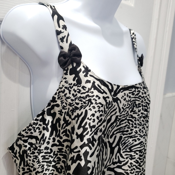 NWT|Black & White Animal Print Nightgown 2pcs-Set - Picture 4 of 10